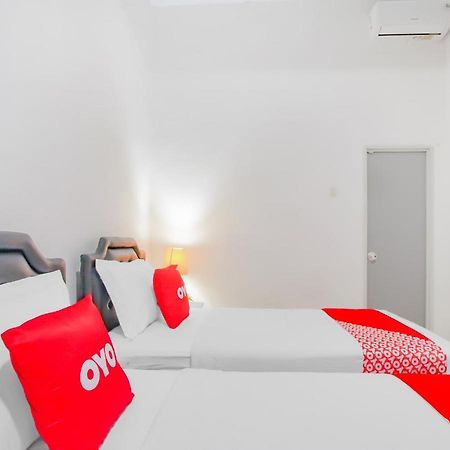 Hotel Oyo 3371 Omah Saras Family Malang Zewnętrze zdjęcie