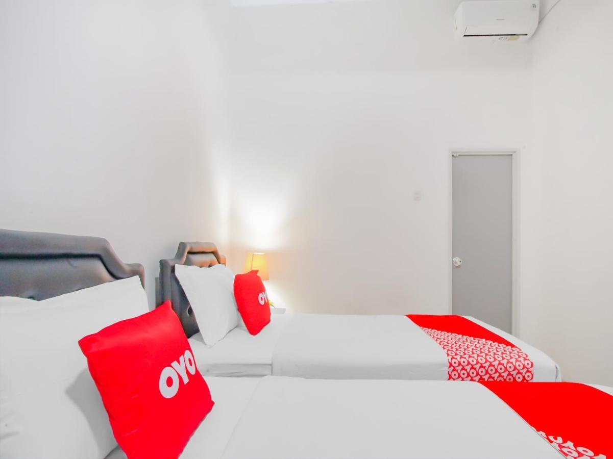 Hotel Oyo 3371 Omah Saras Family Malang Zewnętrze zdjęcie