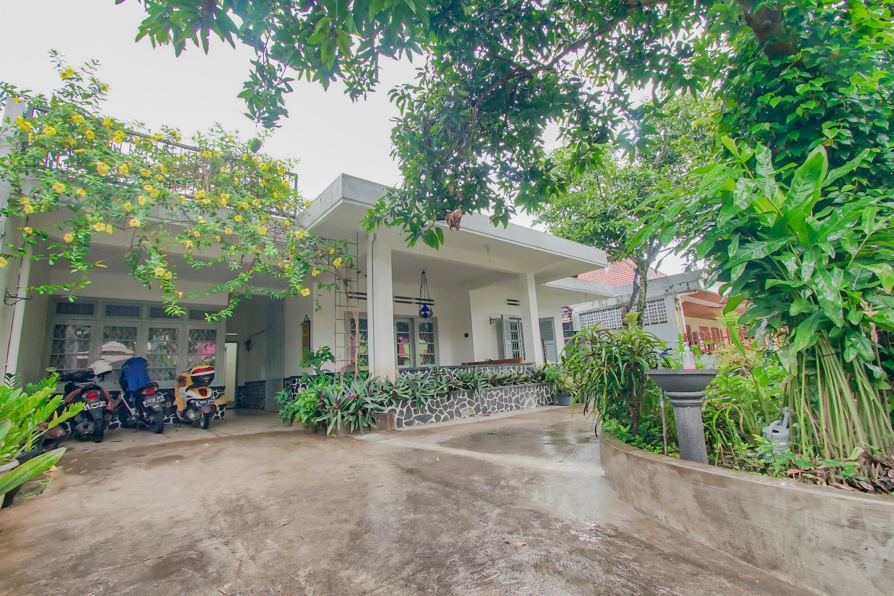 Hotel Oyo 3371 Omah Saras Family Malang Zewnętrze zdjęcie