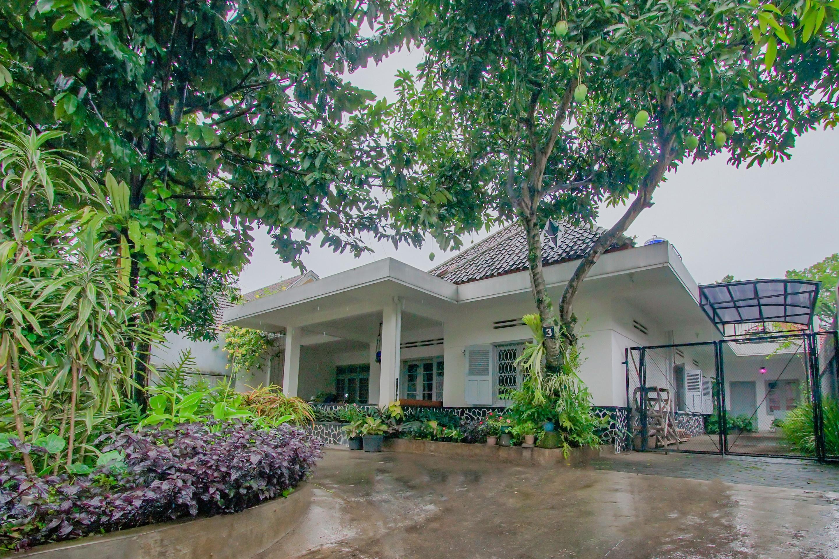 Hotel Oyo 3371 Omah Saras Family Malang Zewnętrze zdjęcie